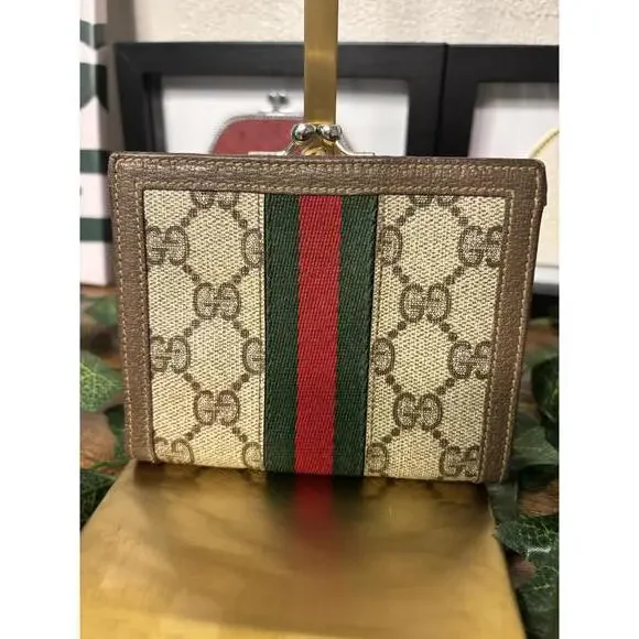 Gucci Vintage Wallet with Iconic Stripe - Picture 2 of 9